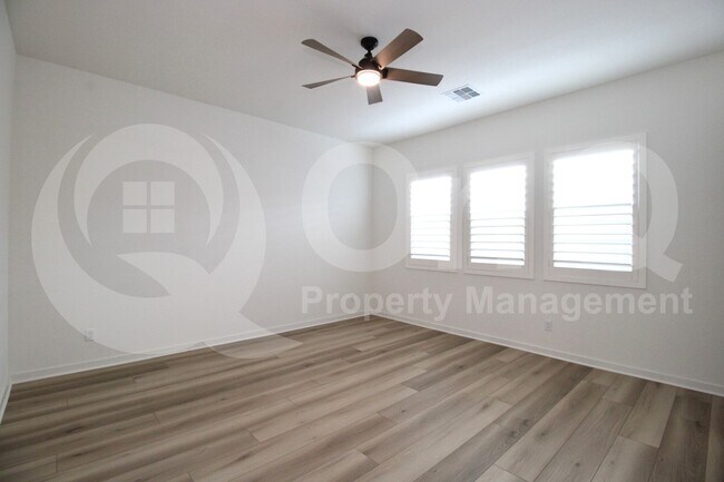 Building Photo - 10207 E Tillman Ave