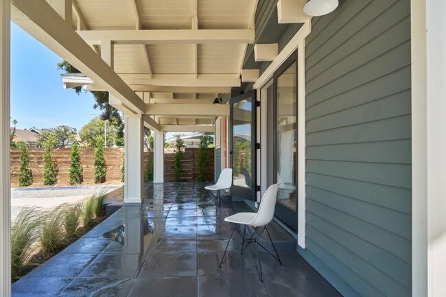 Building Photo - 152 S Serrano-2A