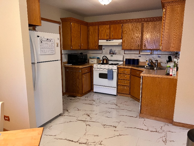 Building Photo - 2694 College Hill Cir