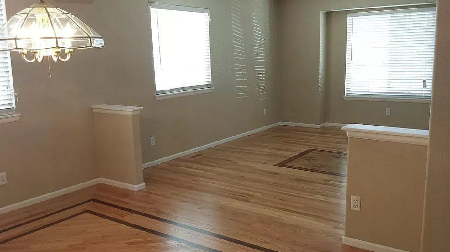 Family room - 4249 S Killarney St