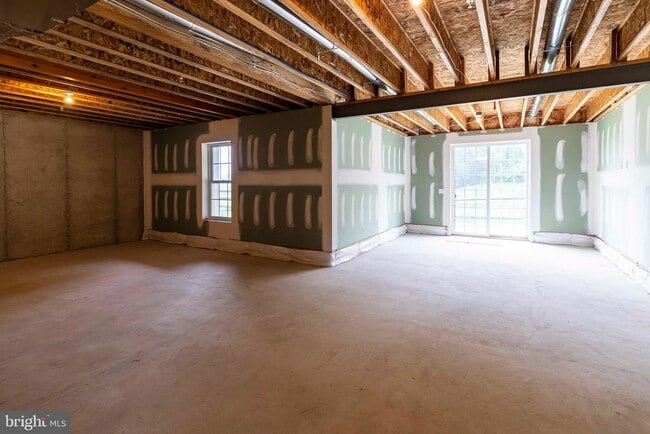 Building Photo - 6098 Creekside Dr