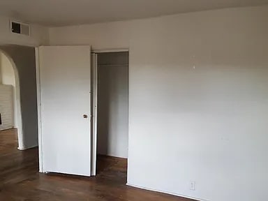 Building Photo - 126 Fiesta St