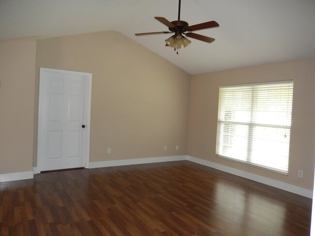 Building Photo - 2065 Pinemount Blvd