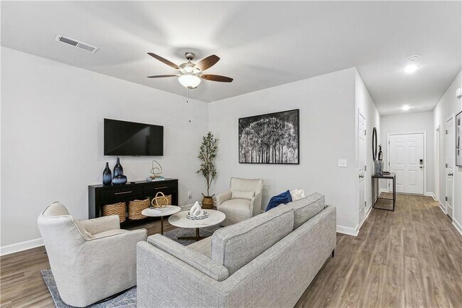 Building Photo - 211 Cypress Ln