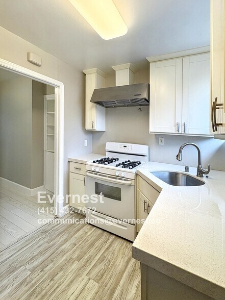 Building Photo - 924 Allerton St