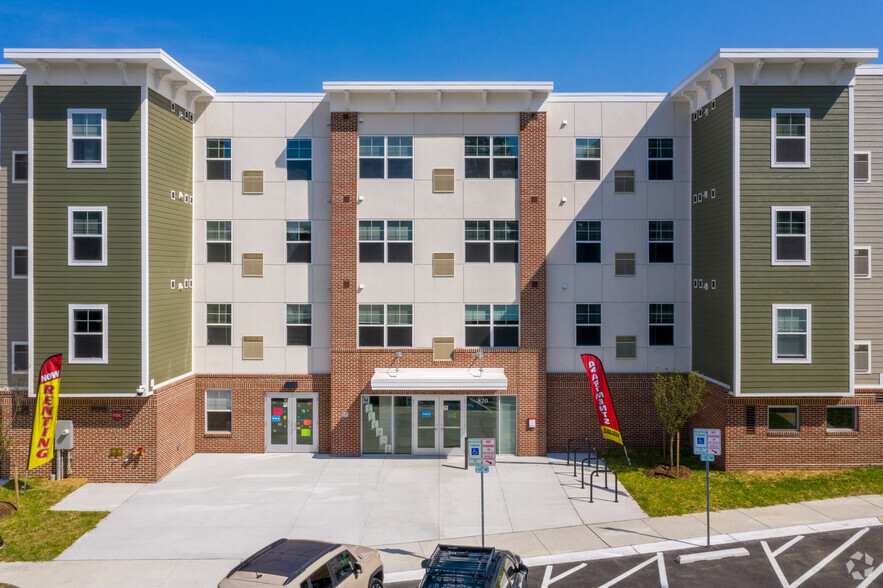 Primary Photo - Sharpe Square Apartments-62+ Seniors