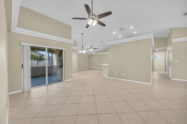 Building Photo - 729 SW Sardinia Ave