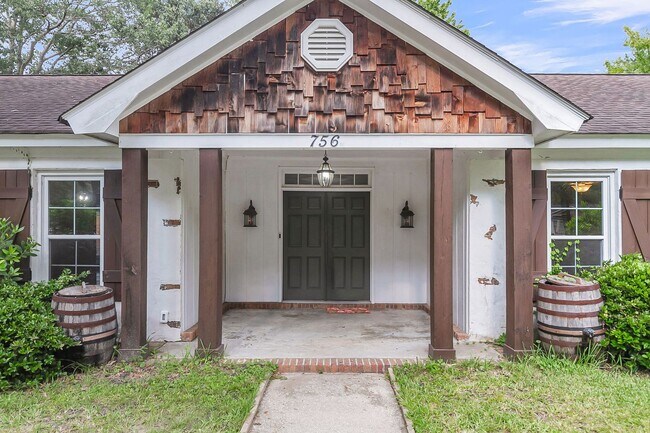 Building Photo - Charming Updated Home with Designer Kitche...