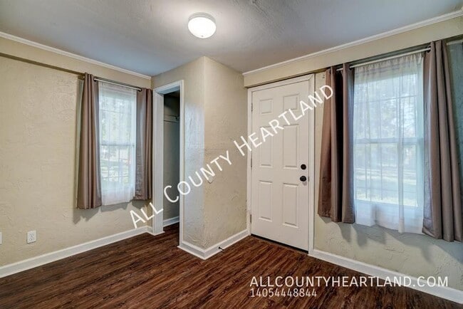 Building Photo - 2128 Hardin Dr