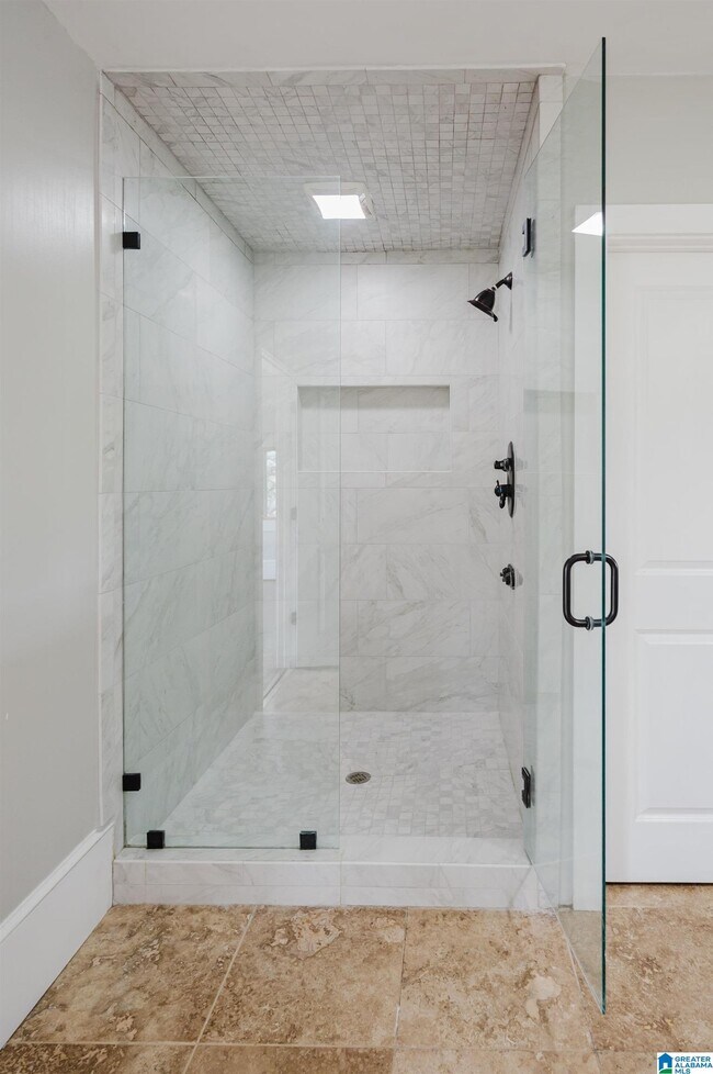 Building Photo - 2810 Rhodes Cir S