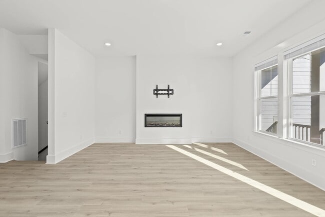 Building Photo - 128 Etta Wy