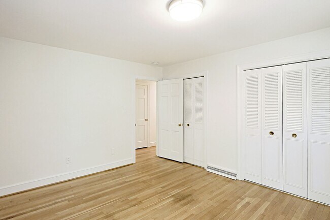 Building Photo - $1,000 Off 1st Month's Rent - Pet-Friendly Near Shops at Stonefield