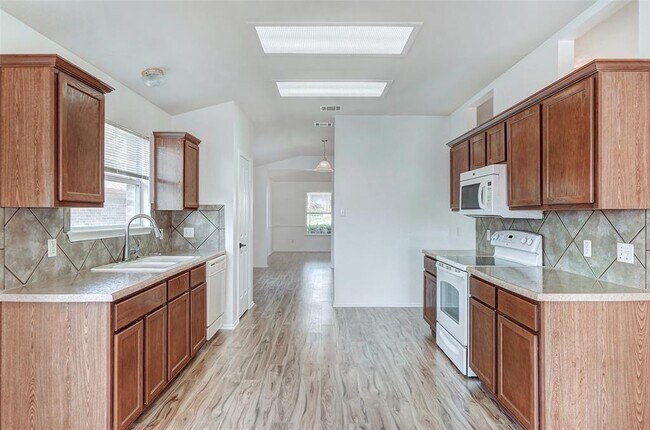 Building Photo - 1305 4 Cabin Ct