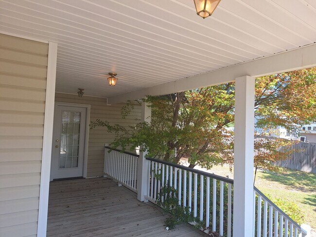Building Photo - MOVE IN SPECIAL - $300 OFF THE FIRST FULL ...