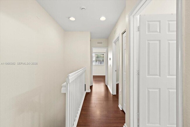 Building Photo - 2779 SW 82nd Ave
