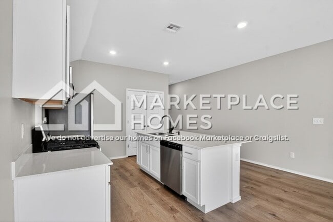 Building Photo - 812 NE 102nd Ter