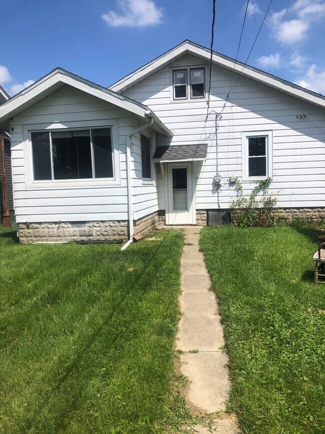 Building Photo - 1 Bedroom House Near Columbian Park - AVAILABLE IN MAY