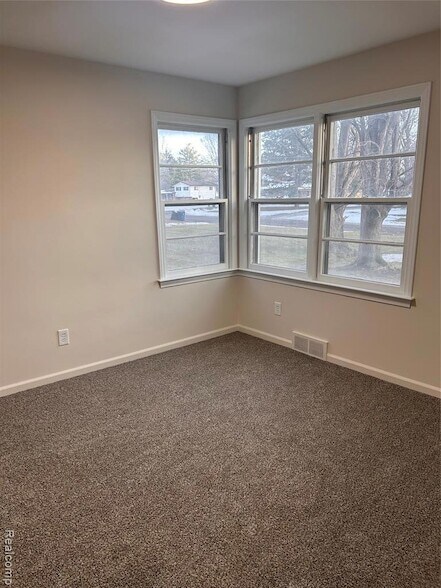 Building Photo - 1136 W Rowland St