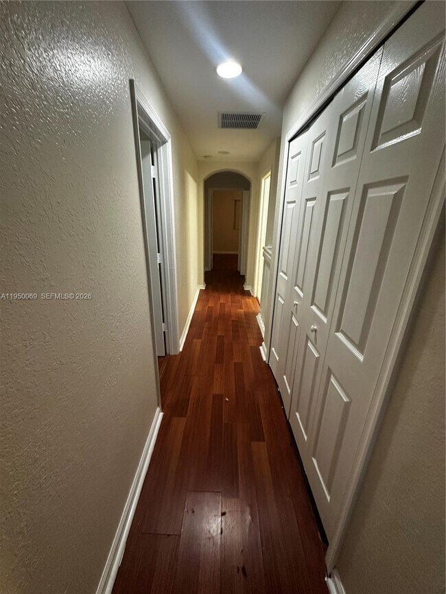 Building Photo - 2818 SE 15th Rd