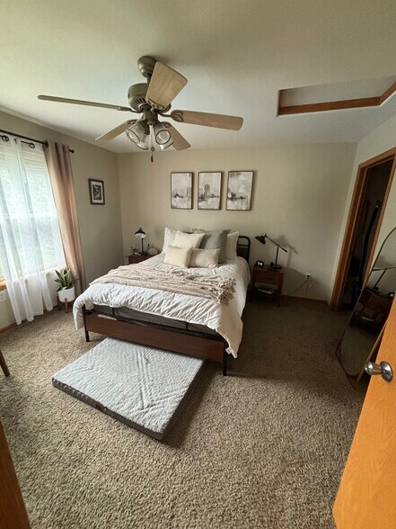 Building Photo - 1552 Deerfield Dr