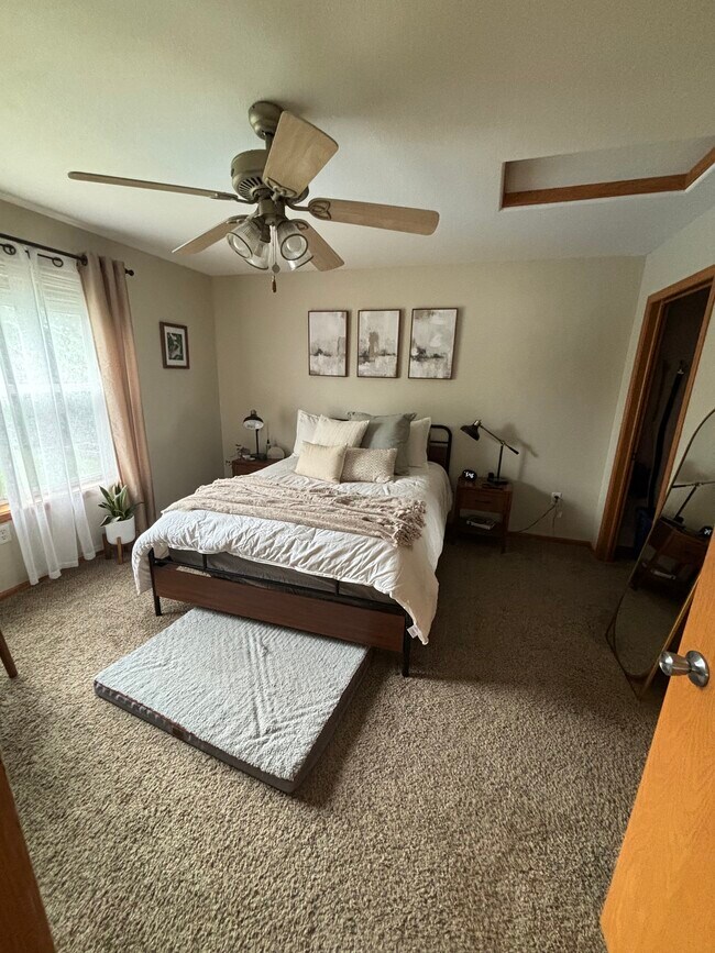 Building Photo - 1552 Deerfield Dr