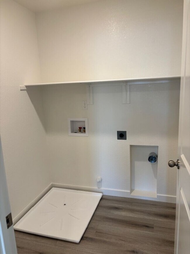Building Photo - Brand New DR Horton Smart Home with 5 Bedr...
