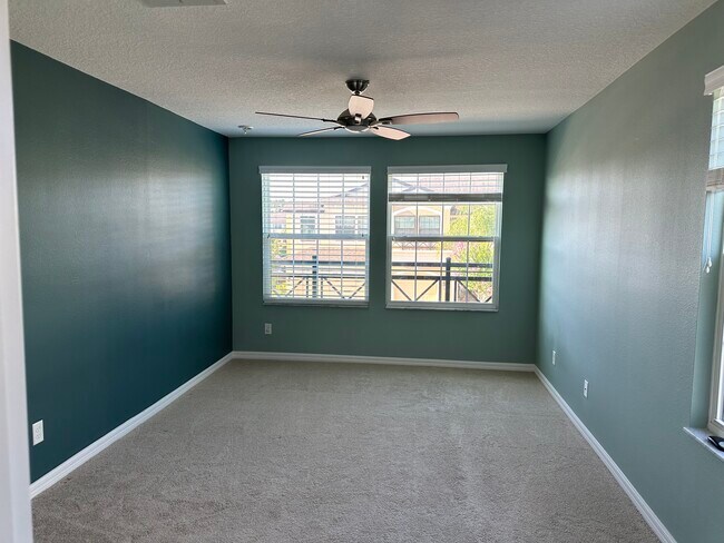 Building Photo - 9119 Carolina Wren Dr