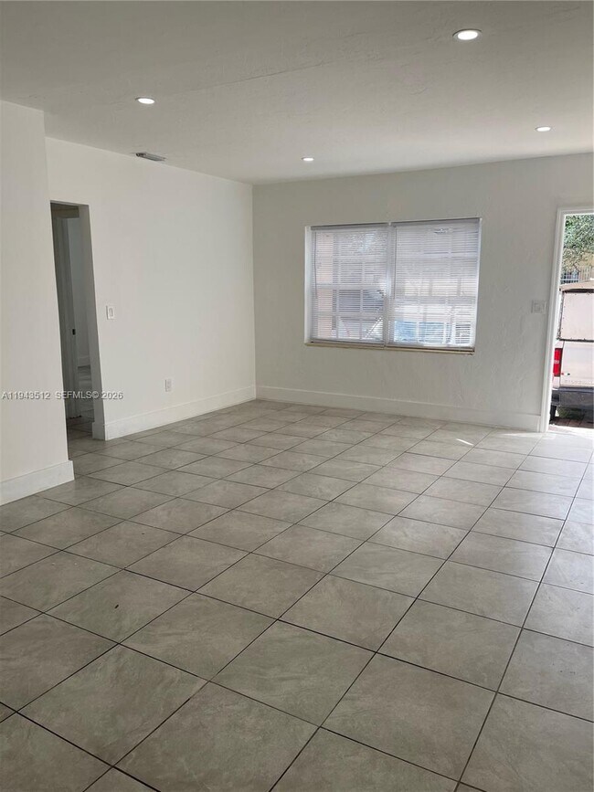 Building Photo - 317 E 8th St