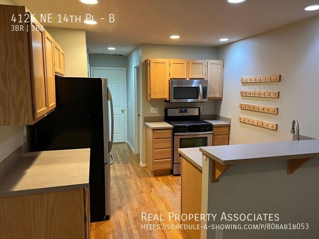 Building Photo - 4126 NE 14th Pl