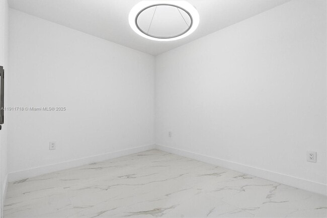 Building Photo - 700 NE 24th St