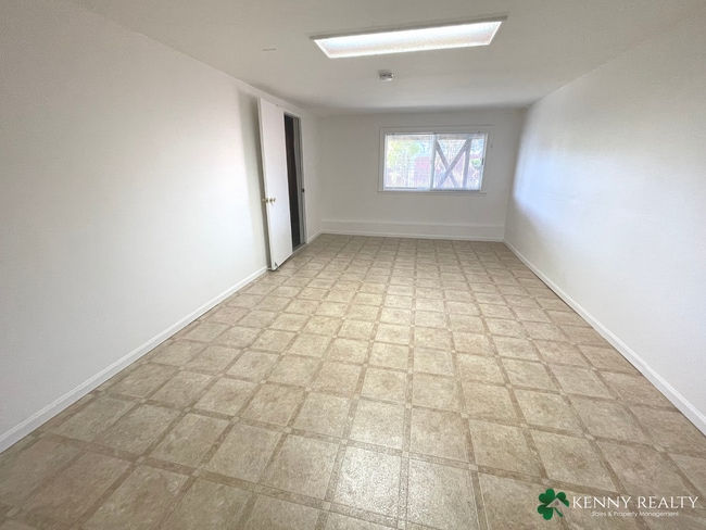 Building Photo - Remodeled Three Bedroom Plus Bonus Room House in Daly City