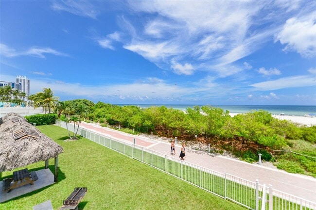 Building Photo - 5601 Collins Ave