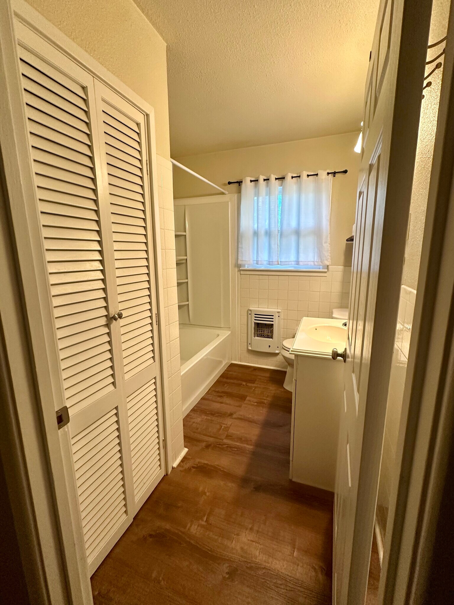 Building Photo - 1316 Eastview Dr