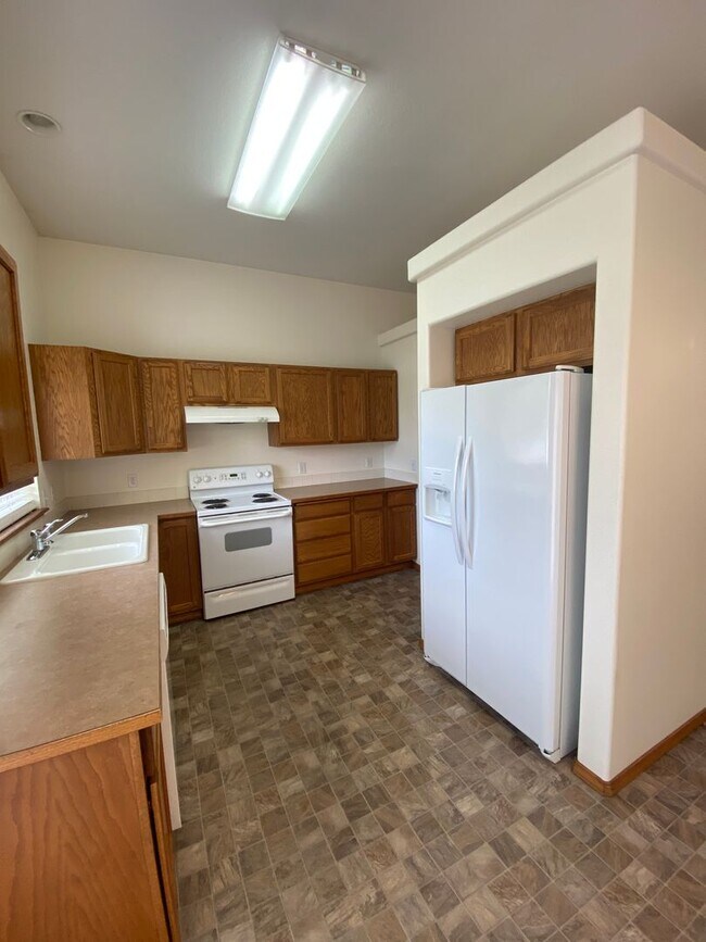 Building Photo - 2559-2559 W Apperson Dr