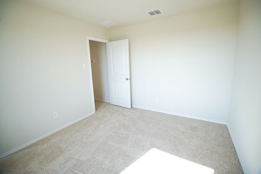 Building Photo - 472 Desert Willow