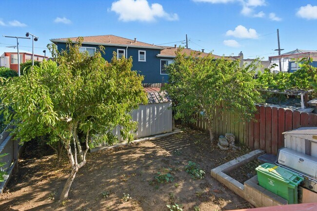 Building Photo - Bright & Modern 2BR Flat with Driveway Parking — Newly Renovated in Silver Terrace
