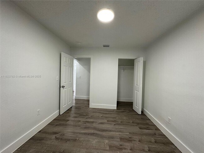 Building Photo - 6032 SW 25th St