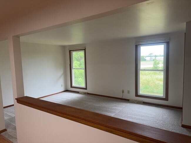 Building Photo - 418 Beloit St