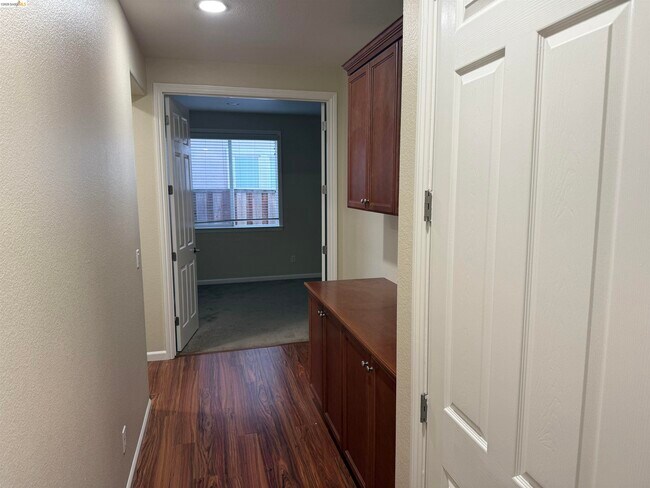 Building Photo - 5107 Fern Ridge Cir