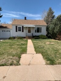 Building Photo - 2 BEDROOMS PLUS 2 BONUS ROOMS, 2 BATHROOM SINGLE FAMILY HOME WITH 1 CAR GARAGE