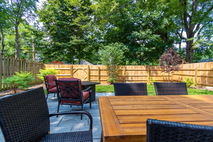 Building Photo - 5106 Rosslyn Ave