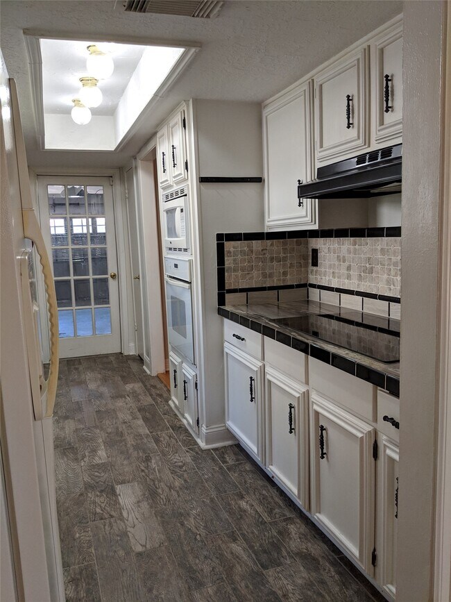 Building Photo - 5519 Birchgate Dr