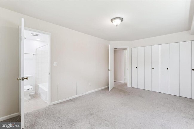 Building Photo - 6916 Southridge Dr