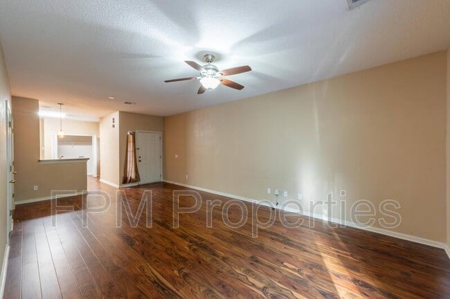 Building Photo - 807 Scrub Jay Dr