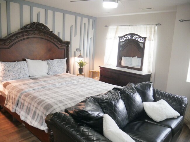 Building Photo - 2 Story Stunner in Widefield - $2750/Mos P...