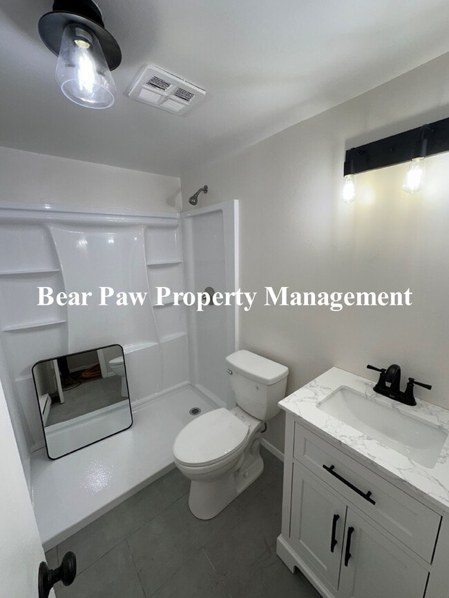 Building Photo - Cute little Home near Downtown Evergreen!!