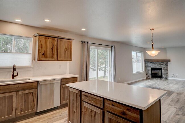 Building Photo - 275 Triple Creek Dr