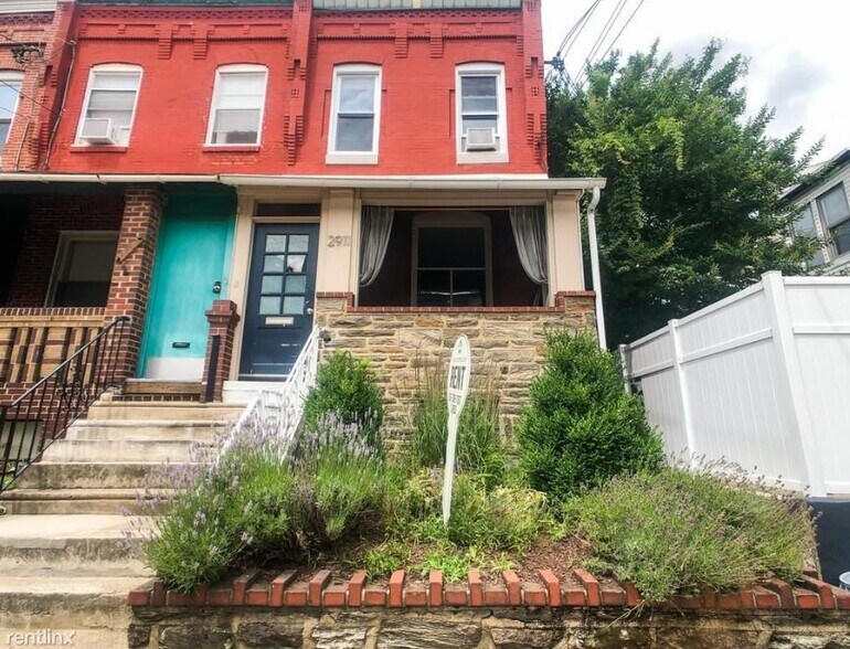 Front of House - 2911 Poplar St