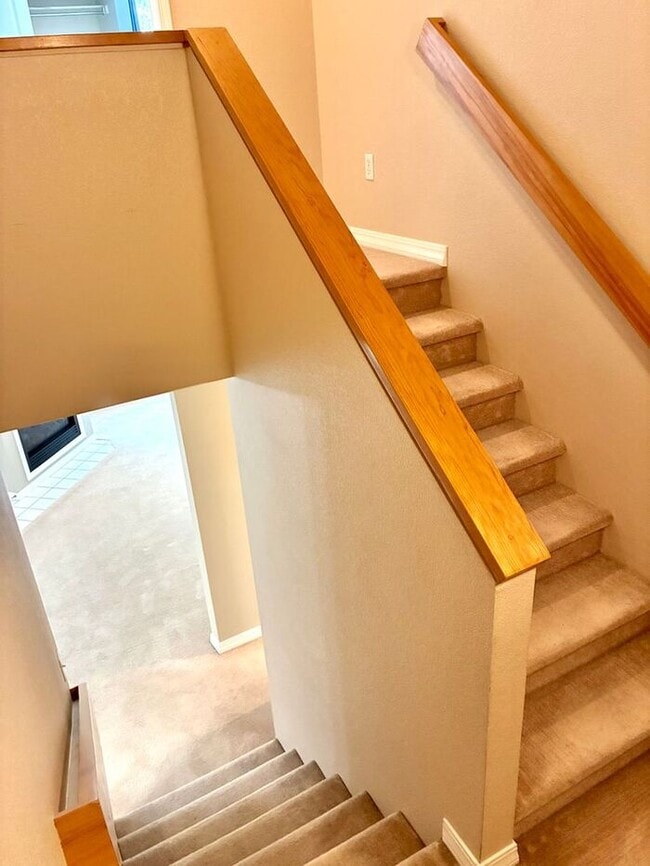 Building Photo - Beautiful and Spacious 3 Bed, 3.5 Bath Townhome in SE Fort Collins. Detached 1 Car Garage. Water/...