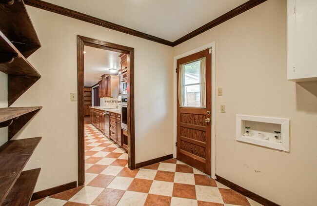 Building Photo - 1722 Front St